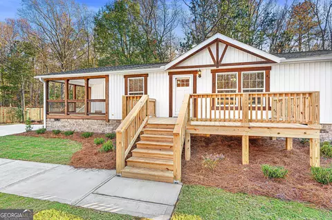 383 Country Ln, Hartwell, GA 30643