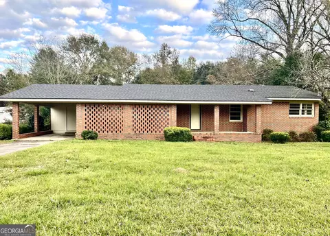 423 Lawndale Dr, Eastman, GA 31023