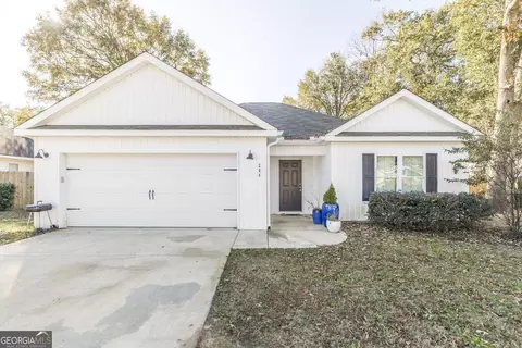 204 Laurel Woods Dr, Warner Robins, GA 31088