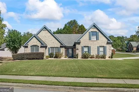 1390 Creek Pointe Cir, Lawrenceville, GA 30043
