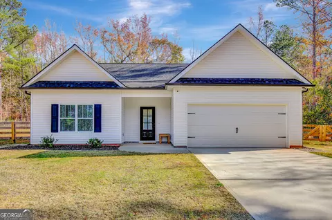 683 Park Pine Cir, Grantville, GA 30220