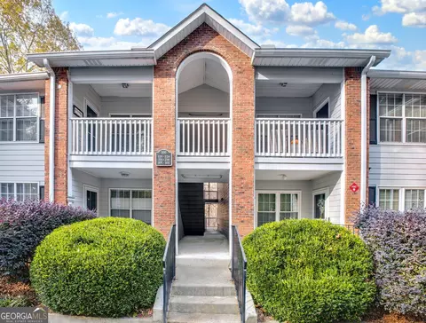 211 Streamside Dr, Roswell, GA 30076