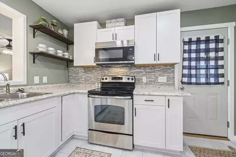 Kitchen - 2101 Prather Bridge Rd, Toccoa, GA 30577 photo 3 of 3