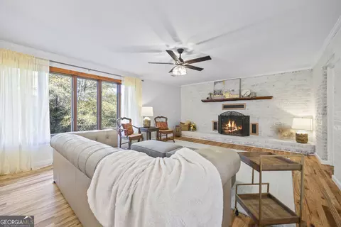 Living - 2101 Prather Bridge Rd, Toccoa, GA 30577 photo 3 of 4