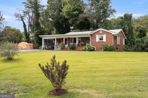 131 Logan Cir, Ellijay, GA 30540