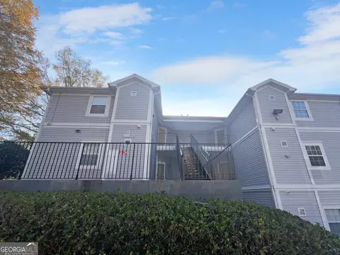 4279 Orchard Grv, Stone Mountain, GA 30083