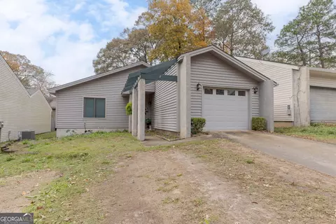 107 Lake Pointe Dr, Warner Robins, GA 31088