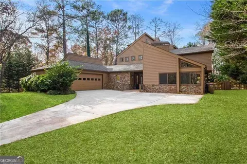 3949 Dunbarton Way NE, Roswell, GA 30075