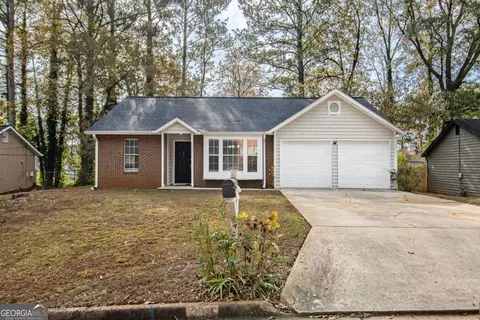 3911 Wood Path Ln, Stone Mountain, GA 30083