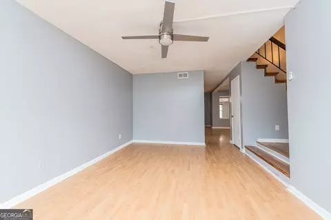 Living - 201 Featherstone Dr, Warner Robins, GA 31088 photo 2 of 4