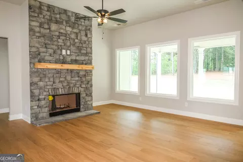 Living - 185 Maple Ln #88, Williamson, GA 30292 photo 1 of 3