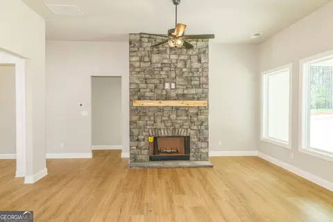 Living - 185 Maple Ln #88, Williamson, GA 30292 photo 3 of 3