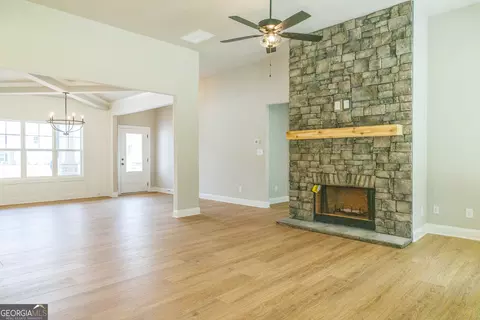 Living - 185 Maple Ln #88, Williamson, GA 30292 photo 2 of 3