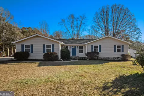 135 Country Squire Dr, Fayetteville, GA 30215