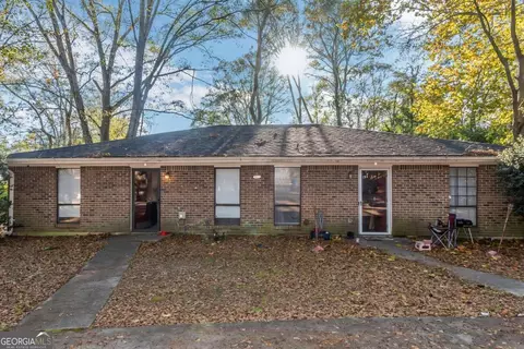 1027 Barn Oak Ct NE, Conyers, GA 30012