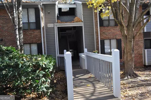 207 Warm Springs Cir, Roswell, GA 30075