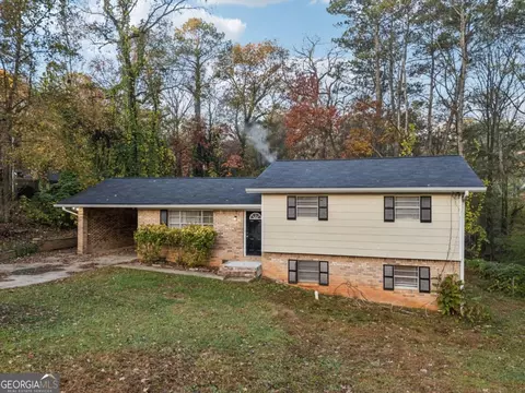 2825 Battlecrest Dr, Decatur, GA 30034