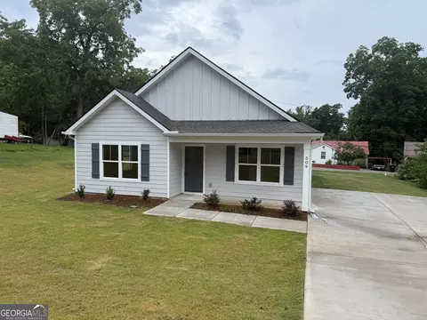 509 Cleveland, West Point, GA 31833