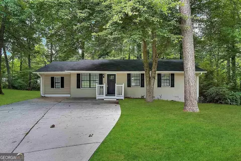 377 Old Towne Cir, Lawrenceville, GA 30046