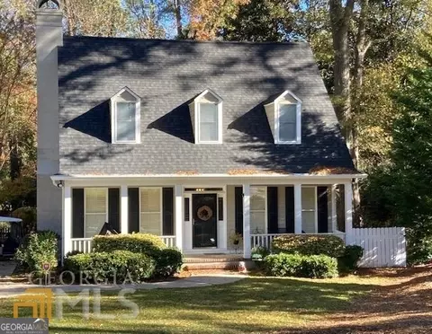 647 Brook Cir, Griffin, GA 30224