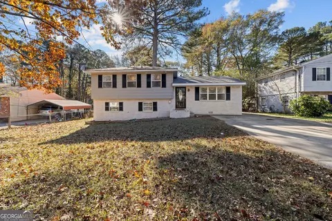 1031 Pinecrest Dr, Forest Park, GA 30297