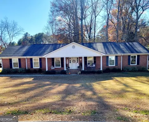 1805 N 2nd Ct, Lanett, AL 36863
