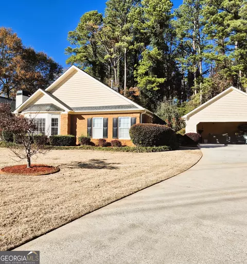 220 Woodgate Cir, Fayetteville, GA 30214
