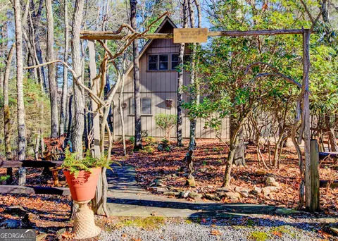 807 Grizzly Ridge Rd, Lakemont, GA 30552