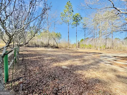 Exterior - 271 Canoochee Courthouse Rd, Claxton, GA 30417 photo 5 of 7