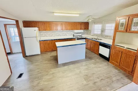 Kitchen - 271 Canoochee Courthouse Rd, Claxton, GA 30417 photo 1 of 1
