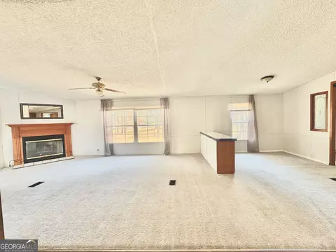 Living - 271 Canoochee Courthouse Rd, Claxton, GA 30417 photo 2 of 2