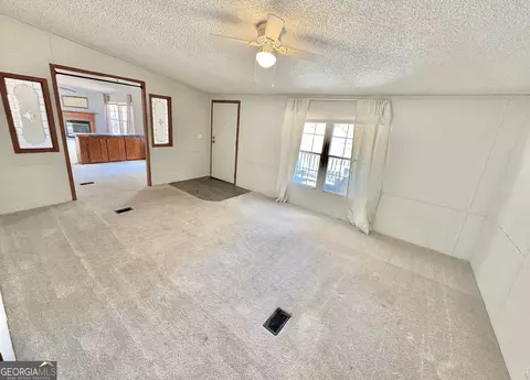 Living - 271 Canoochee Courthouse Rd, Claxton, GA 30417 photo 1 of 2