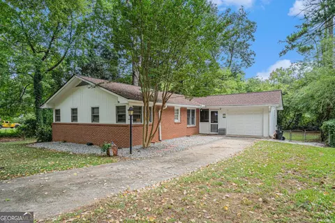 2307 Hunting Valley Dr, Decatur, GA 30033
