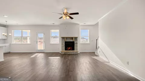 Living - 663 Edgar St, Hampton, GA 30228 photo 3 of 4