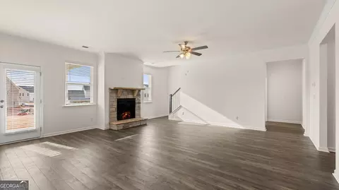 Living - 663 Edgar St, Hampton, GA 30228 photo 2 of 4