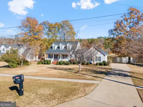 356 Twin Lakes Dr, Gray, GA 31032