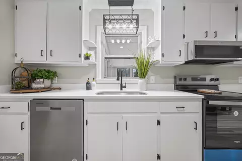 Kitchen - 405 Golf Course Rd, Demorest, GA 30535 photo 1 of 2