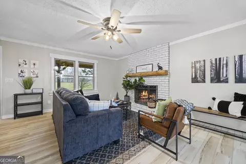 Living - 405 Golf Course Rd, Demorest, GA 30535 photo 2 of 8