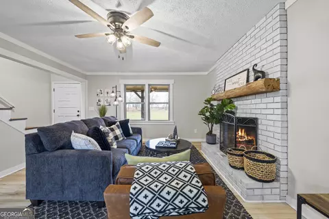 Living - 405 Golf Course Rd, Demorest, GA 30535 photo 3 of 8