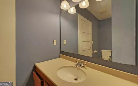 Bath - 334 E Tugalo St, Toccoa, GA 30577 photo 6 of 7
