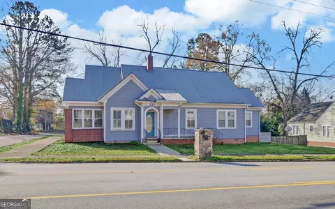 334 E Tugalo St, Toccoa, GA 30577