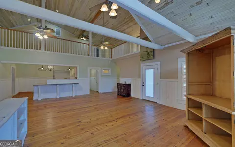 Living - 334 E Tugalo St, Toccoa, GA 30577 photo 2 of 5