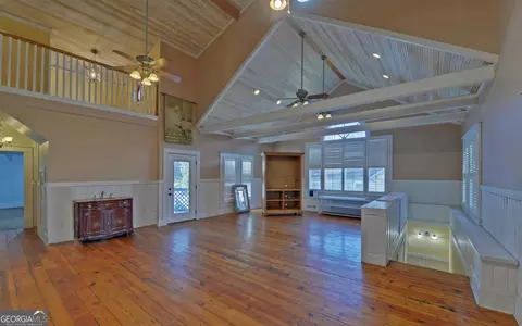 Living - 334 E Tugalo St, Toccoa, GA 30577 photo 4 of 5