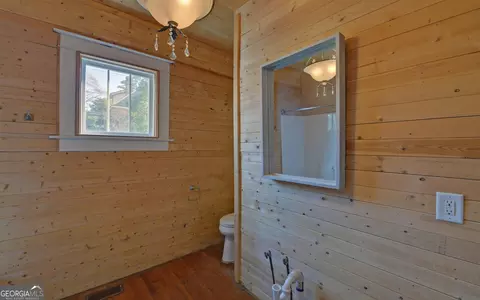 Bath - 334 E Tugalo St, Toccoa, GA 30577 photo 2 of 7