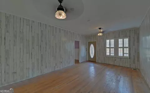 Living - 334 E Tugalo St, Toccoa, GA 30577 photo 1 of 5