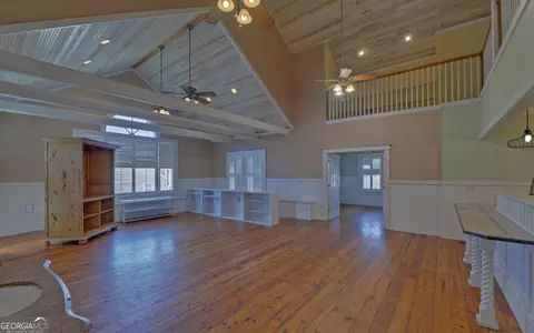 Living - 334 E Tugalo St, Toccoa, GA 30577 photo 3 of 5