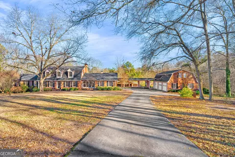 70 Lakeshore Dr, Hartwell, GA 30643