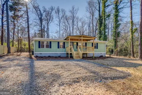 578 Lakeshore Dr, Jackson, GA 30233