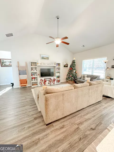 135 Loudoun Dr, Covington, GA 30014 photo 8