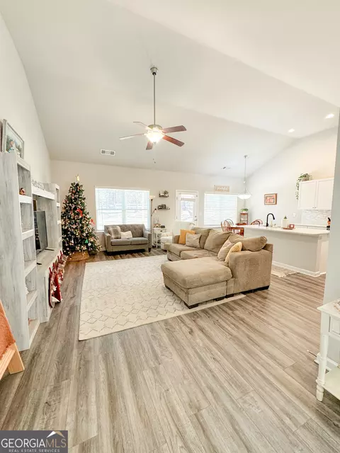 135 Loudoun Dr, Covington, GA 30014 photo 10
